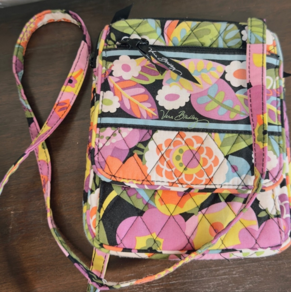 Floral Quilted Vera Bradley Bag Like New - Picture 4 of 7